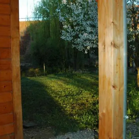 Hétvégi ház Independant Avec Jardin Et Acces Piscine Pres De St Pourcain - Fr-1-489-151 *